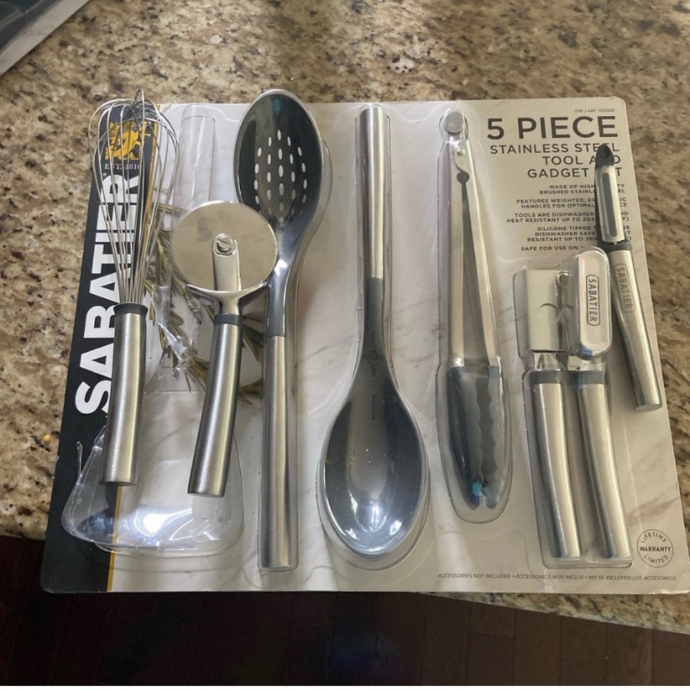 Kitchen set - Picture 1 of 1